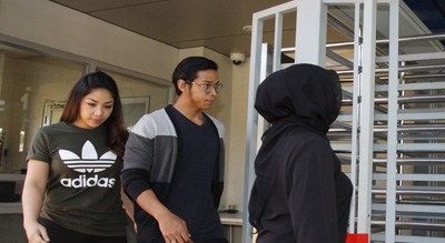 Jenguk Setnov di Rutan KPK, Istri Bawa Bihun Bebek